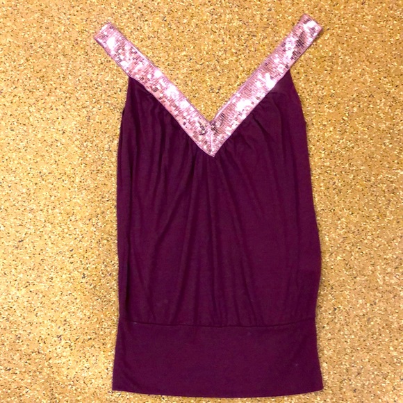 Lot of 3 cute tanks - Picture 2 of 8